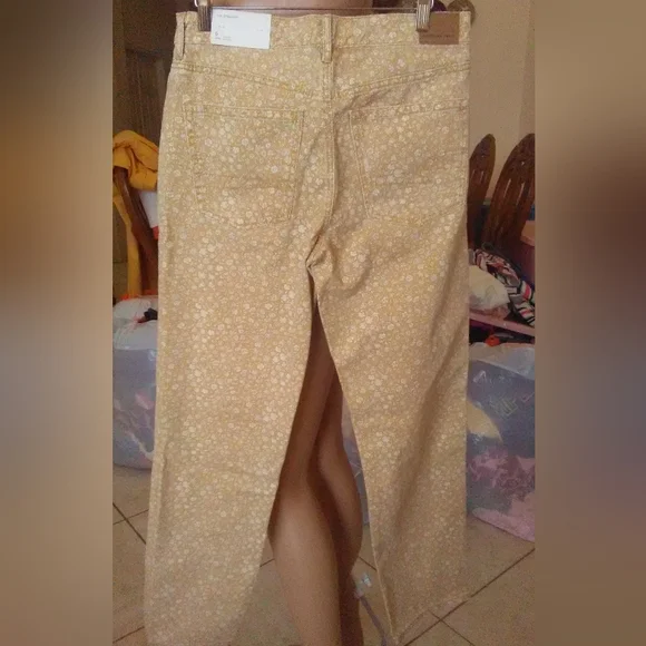 BNWT FLORAL JEANS BY AMERICAN EAGLE SZ. 6 HIGH RISE STRAIGHT LEG (TAN) FLOWERS - Picture 7 of 7
